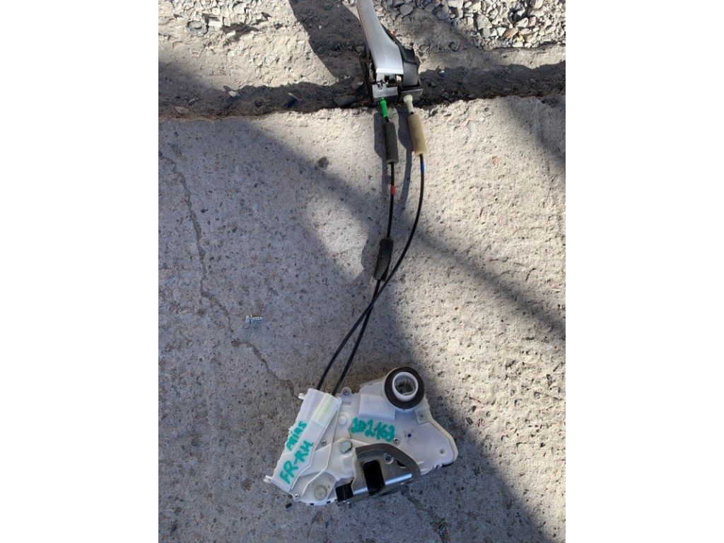 6903047081 | Замок двери передн. прав. TOYOTA PRIUS - 30 09-17
