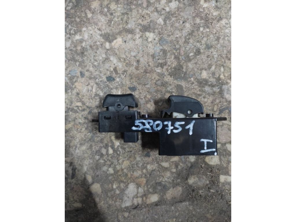 MR587946 | Кнопка склопідіймача передн. прав. MITSUBISHI GALANT 03-12