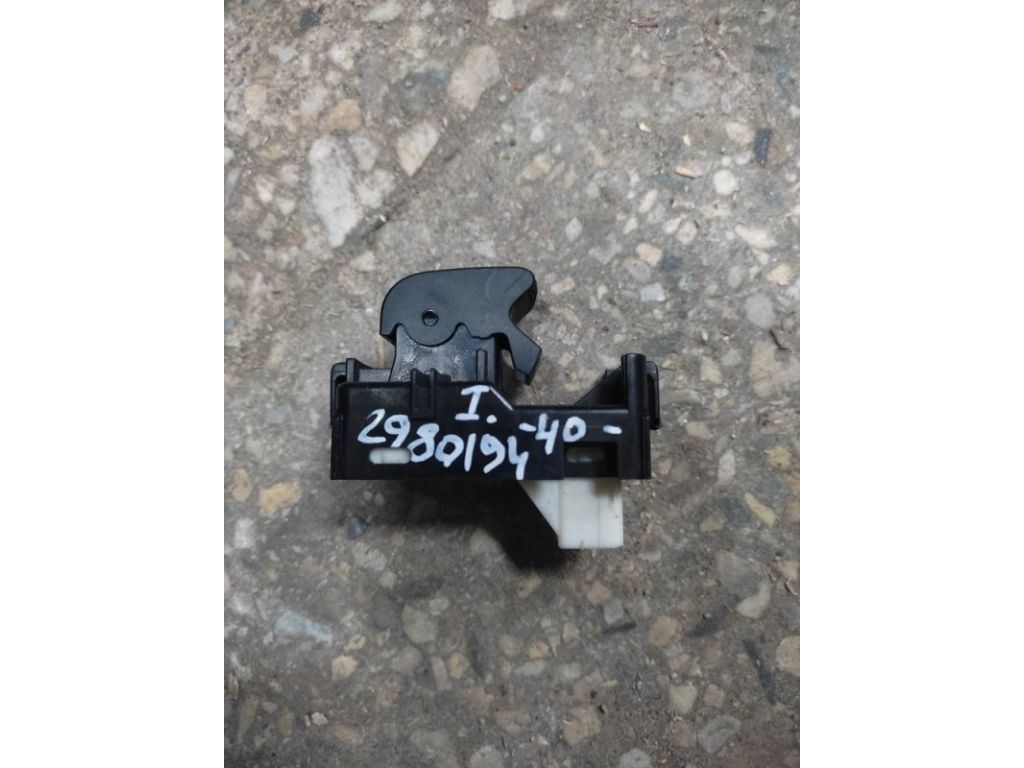 84810-33120 | Кнопка стеклоподъемника задн. лев. TOYOTA CAMRY 40 06-11