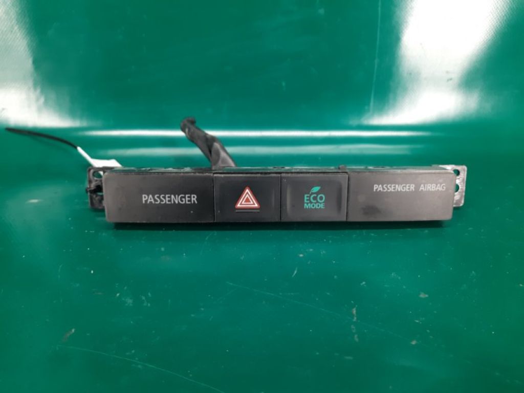8002B402 | Кнопка аварійної сигналізації MITSUBISHI OUTLANDER GF 12-