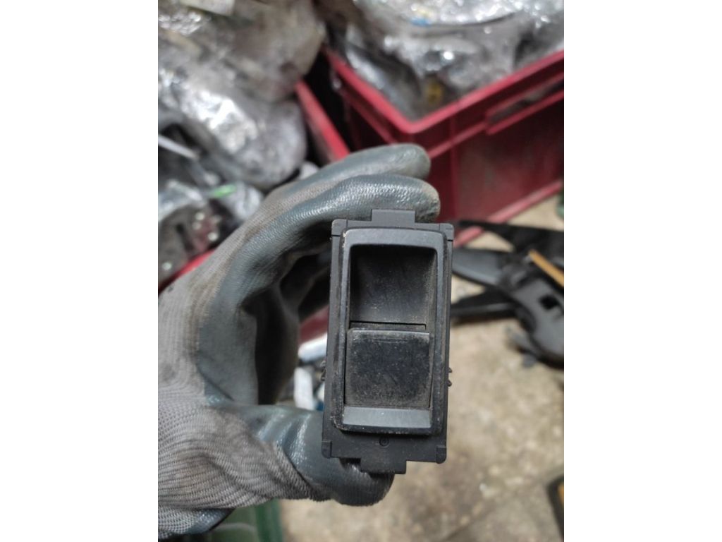 84810-0E020 | Кнопка склопідіймача задн. LEXUS RX350/450 09-15