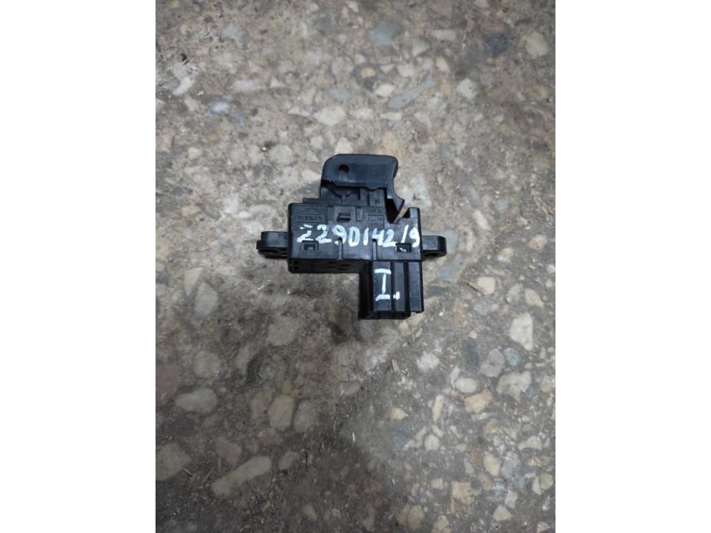 25411-JK00A | Кнопка склопідіймача задн. INFINITI EX35(37) 07-12
