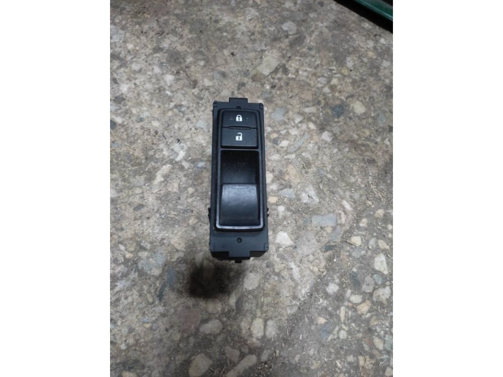 84810-0E010 | Кнопка стеклоподъемника передн. прав. LEXUS RX350/450 09-15