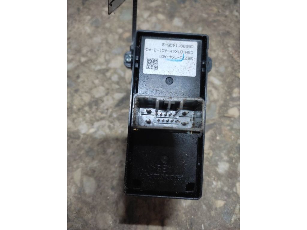 35770-TK4-A01 | Кнопка склопідіймача задн. прав. ACURA ILX 12-16 - Фото 3