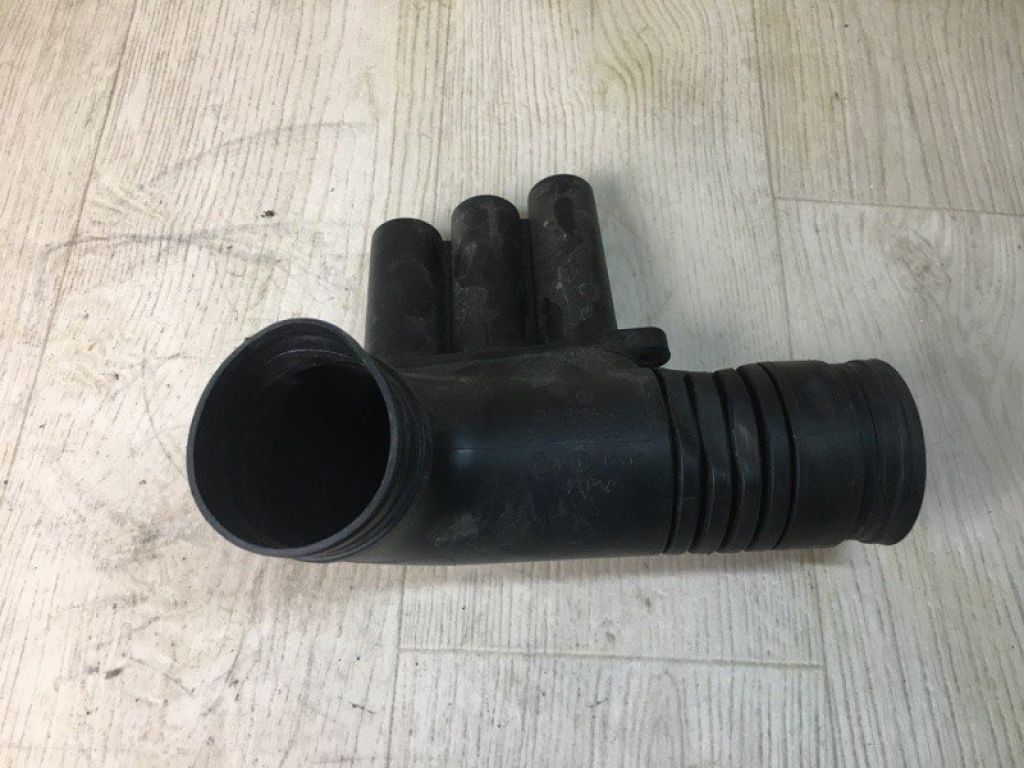 04E 129 651 A | Патрубок воздушного фильтра VOLKSWAGEN JETTA USA 10-17