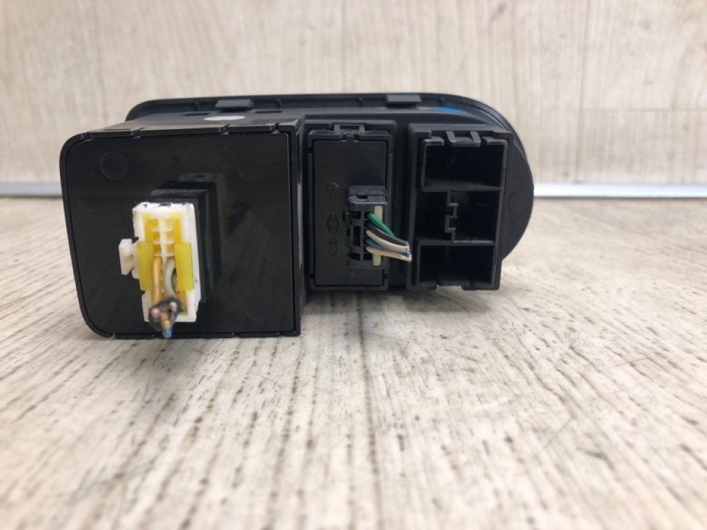 93700-A7040WK | Блок кнопок торпедо KIA FORTE YD 12- - Фото 2