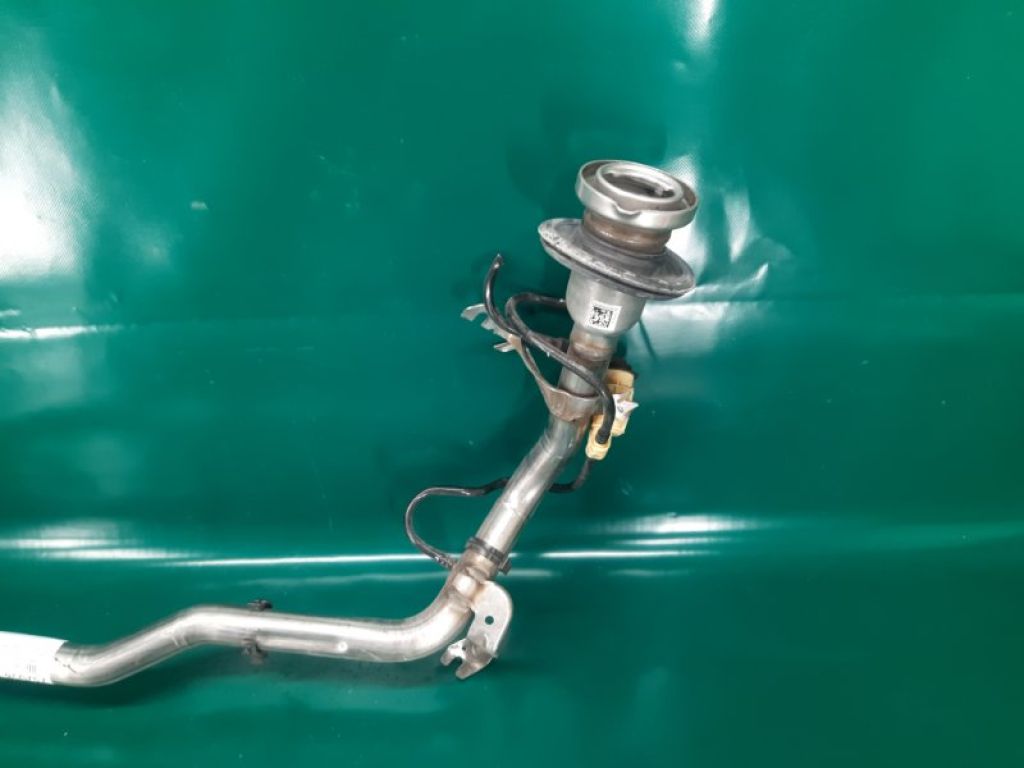17221-5DC0B | Горловина топливного бака INFINITI QX30 16-20 - Фото 3
