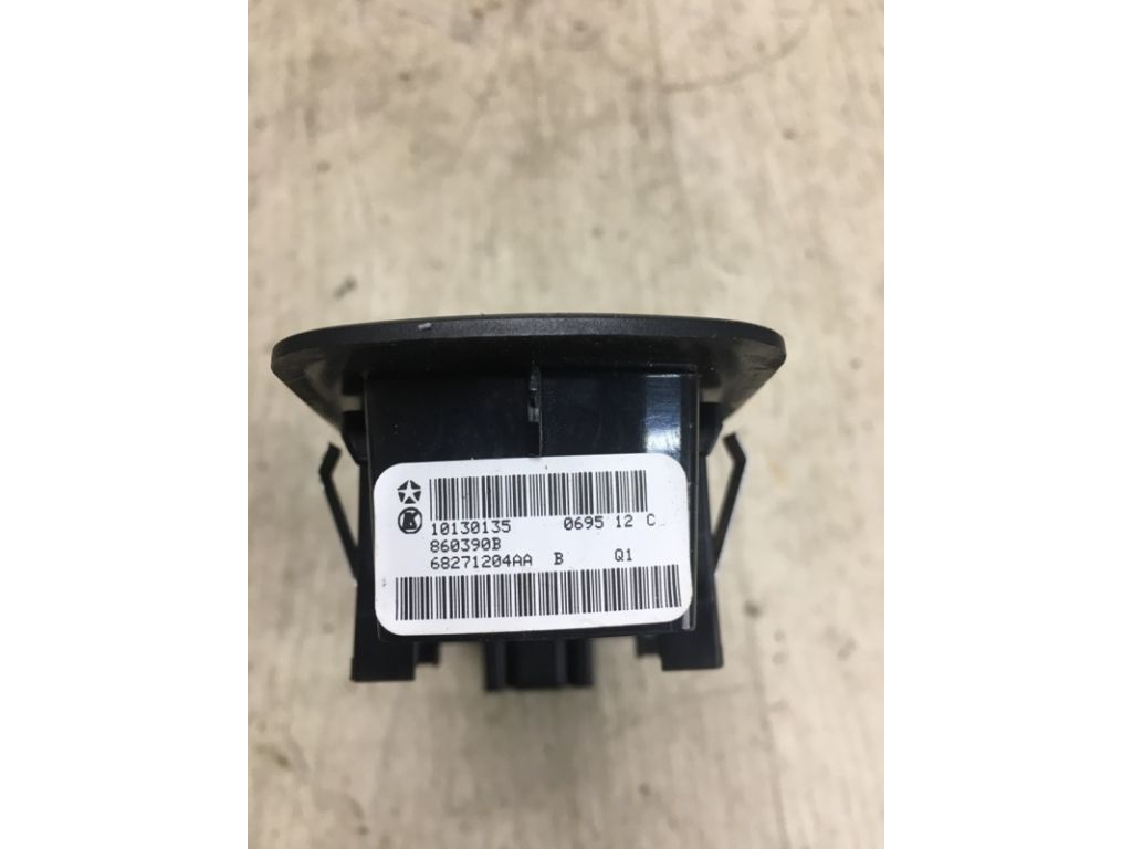 68271204AA | Кнопка стеклоподъемника передн. прав. DODGE DART 12-16 - Фото 3