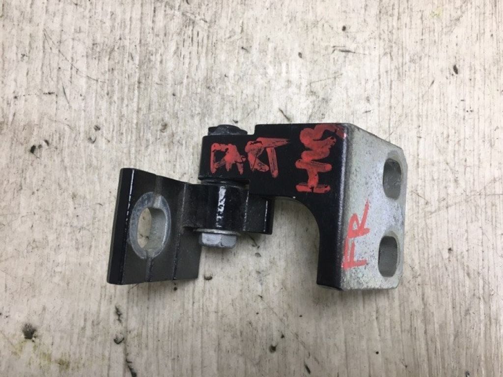 68082440AD | Петля двері нижня передн. прав. DODGE DART 12-16