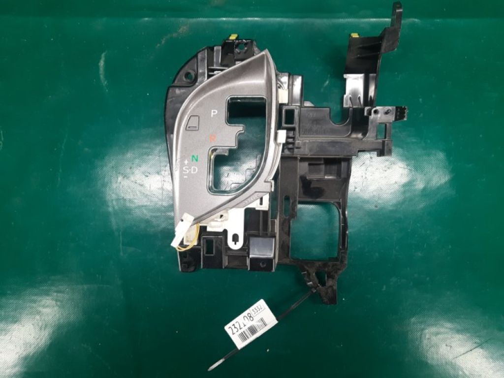35907-0T012 | Консоль центральна TOYOTA VENZA 09-16