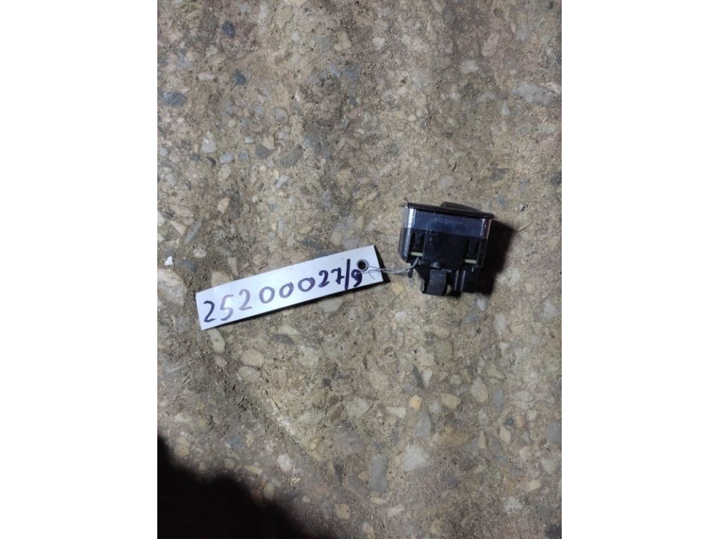 25411-5DA0A | Кнопка стеклоподъемника передн. прав. INFINITI QX30 16-20