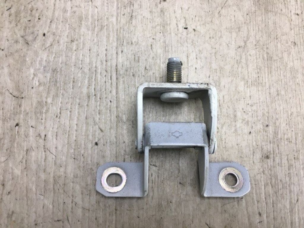 90400-1KA0A | Петля кришки багажника прав. NISSAN JUKE 10-19