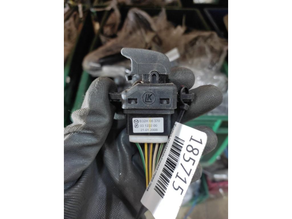 B32H-66-370 | Кнопка стеклоподъемника передн. прав. MAZDA 3 BK 03-08