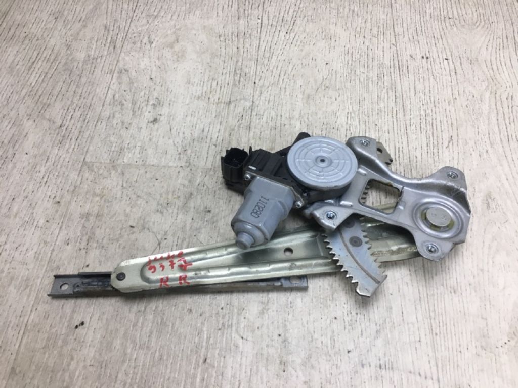 82720-1U600 | Склопідйомник задн. прав. NISSAN JUKE 10-19