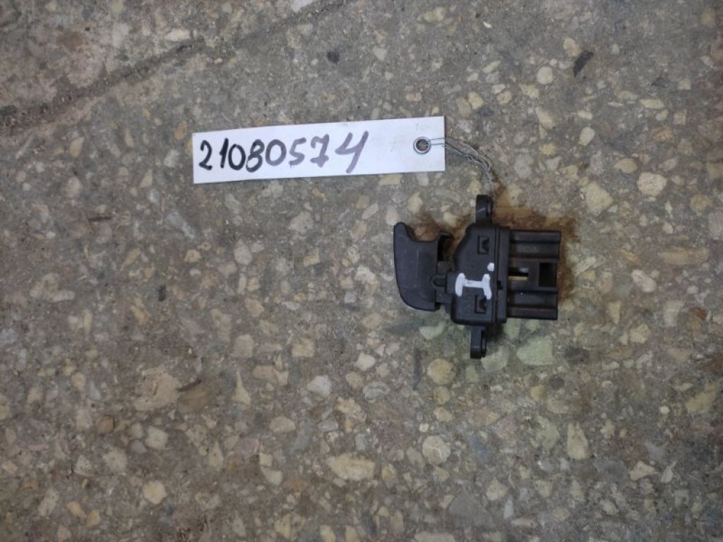 B32H-66-370 | Кнопка склопідіймача задн. прав. MAZDA 3 BK 03-08