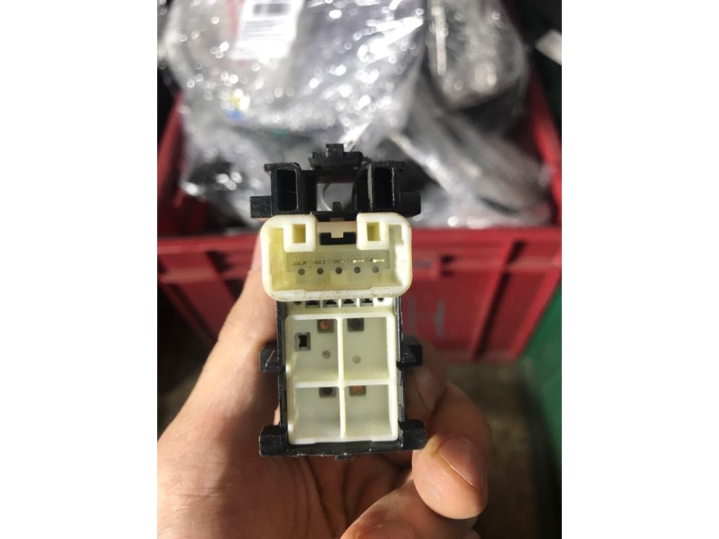 84810-33120 | Кнопка стеклоподъемника TOYOTA CAMRY 40 06-11 - Фото 3