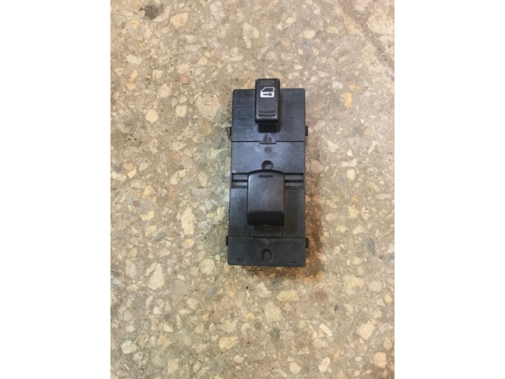 25411-1AH5A | Кнопка стеклоподъемника передн. прав. NISSAN MURANO Z51 07-14