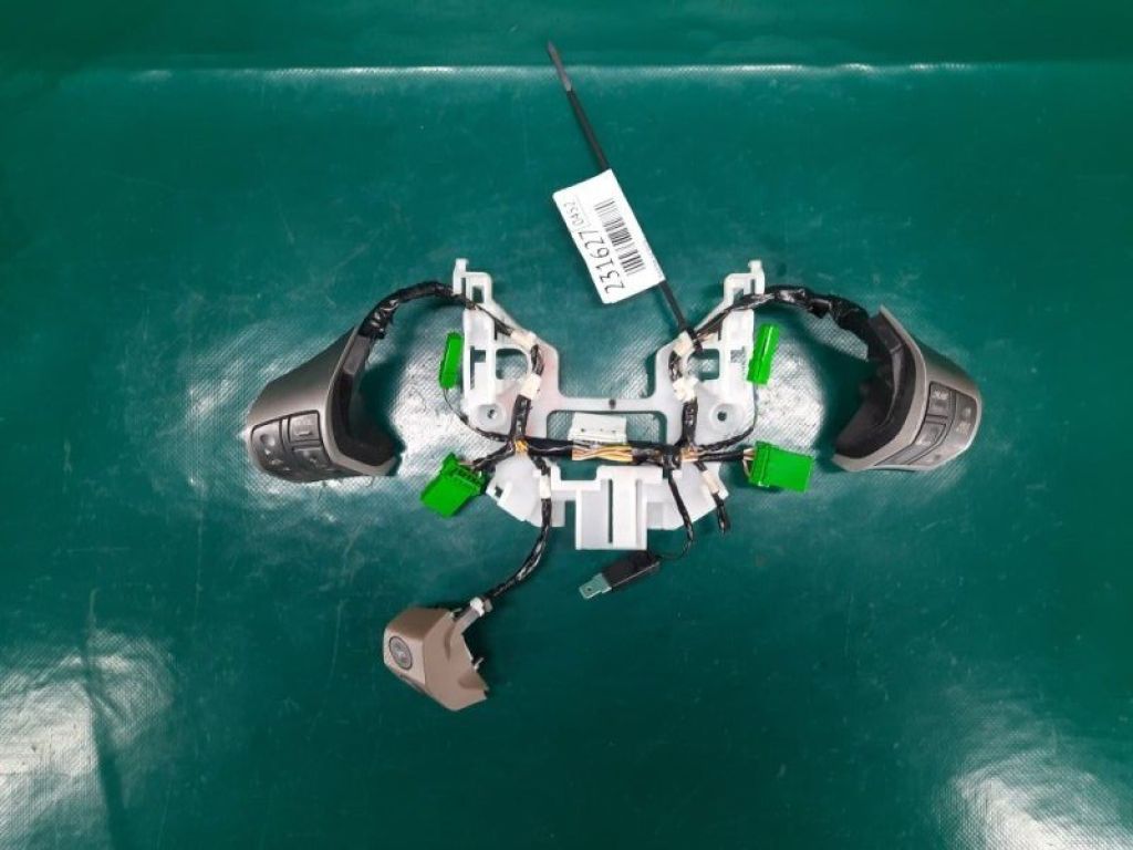 35881-SJA-306ZC | Кнопки на руль ACURA RL 05-12