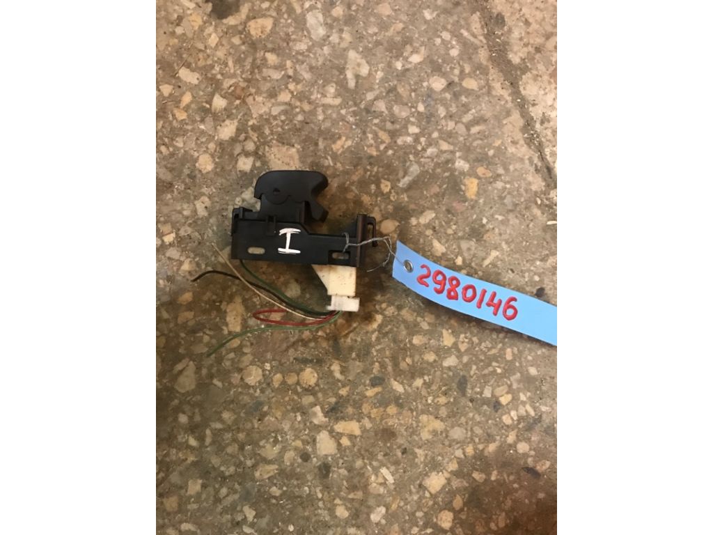 84810-33120 | Кнопка склопідіймача задн. прав. TOYOTA CAMRY 40 06-11