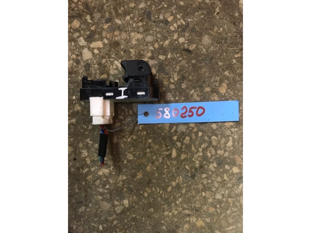D09H-66-370 | Кнопка стеклоподъемника задн. прав. MAZDA CX-3 14-18