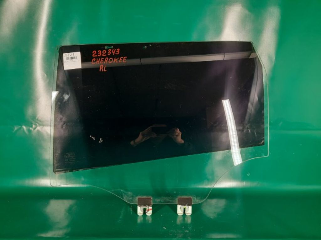 68104621AC | Стекло двери задн. лев. JEEP CHEROKEE 14-