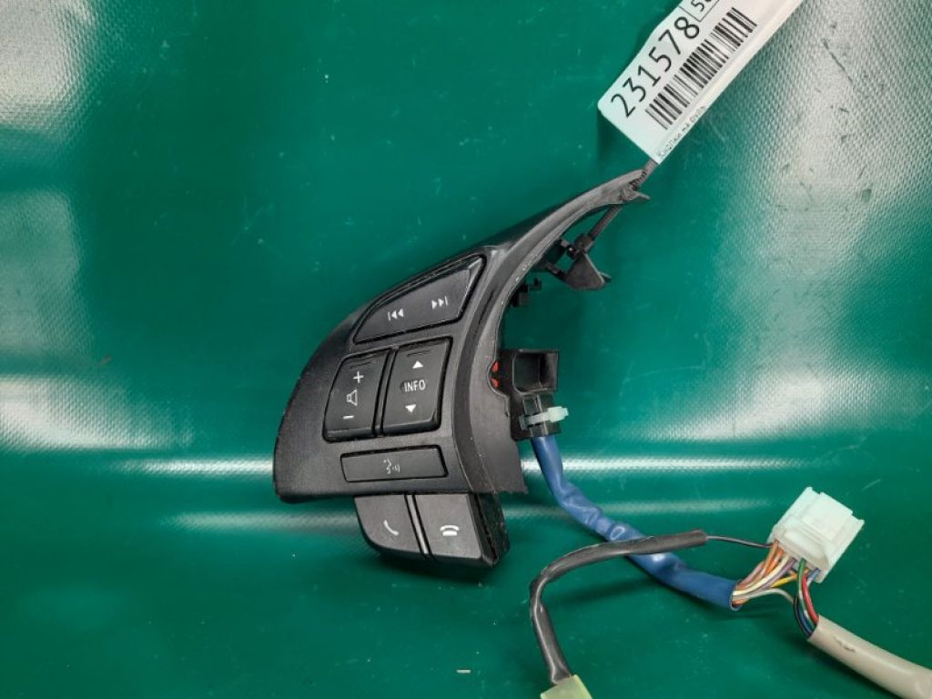 KD62-66-4M9 | Кнопки на руль лев. MAZDA CX-5 (KE) 11-17