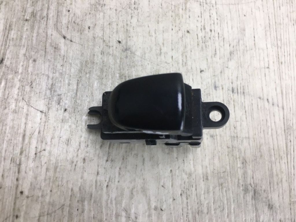 25411-1KL0A | Кнопка склопідіймача задн. лів. NISSAN JUKE 10-19