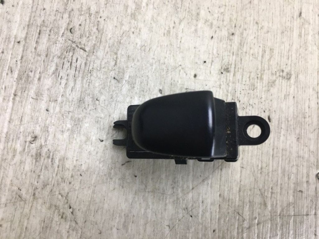 25411-1KL0A | Кнопка стеклоподъемника задн. прав. NISSAN JUKE 10-19