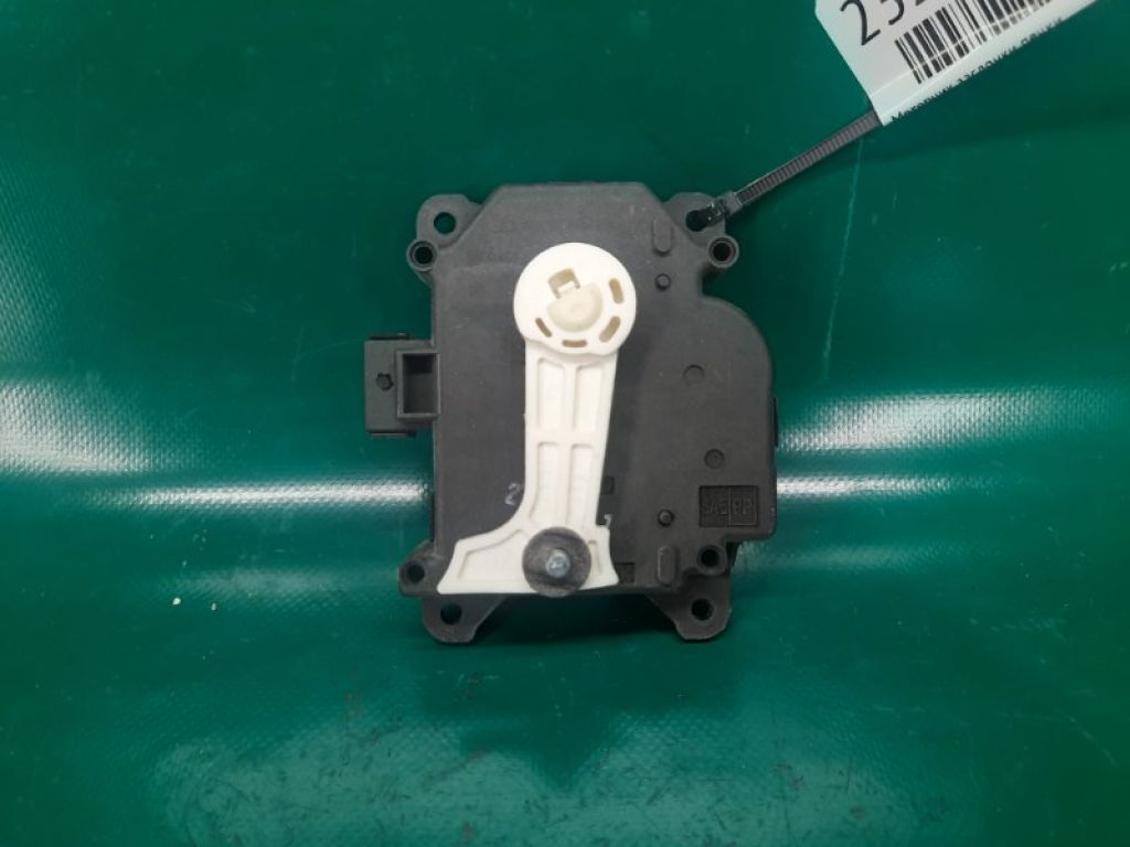 87106-07140 | Моторчик заслінки пічки TOYOTA CAMRY 55 14-17