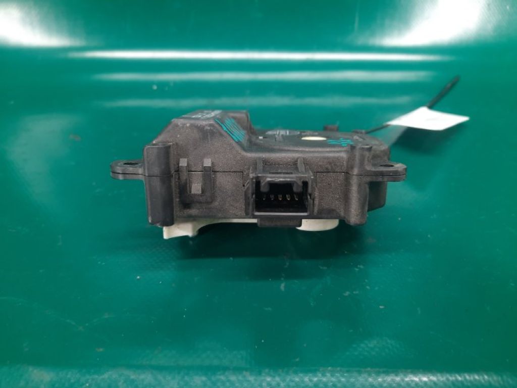 87106-07140 | Моторчик заслінки пічки TOYOTA CAMRY 55 14-17 - Фото 3