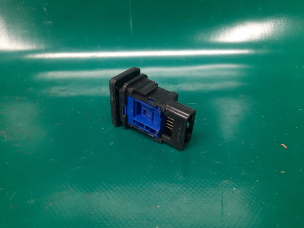 84988-0R070 | Кнопка курсової стійкості TOYOTA CAMRY 55 14-17 - Фото 3
