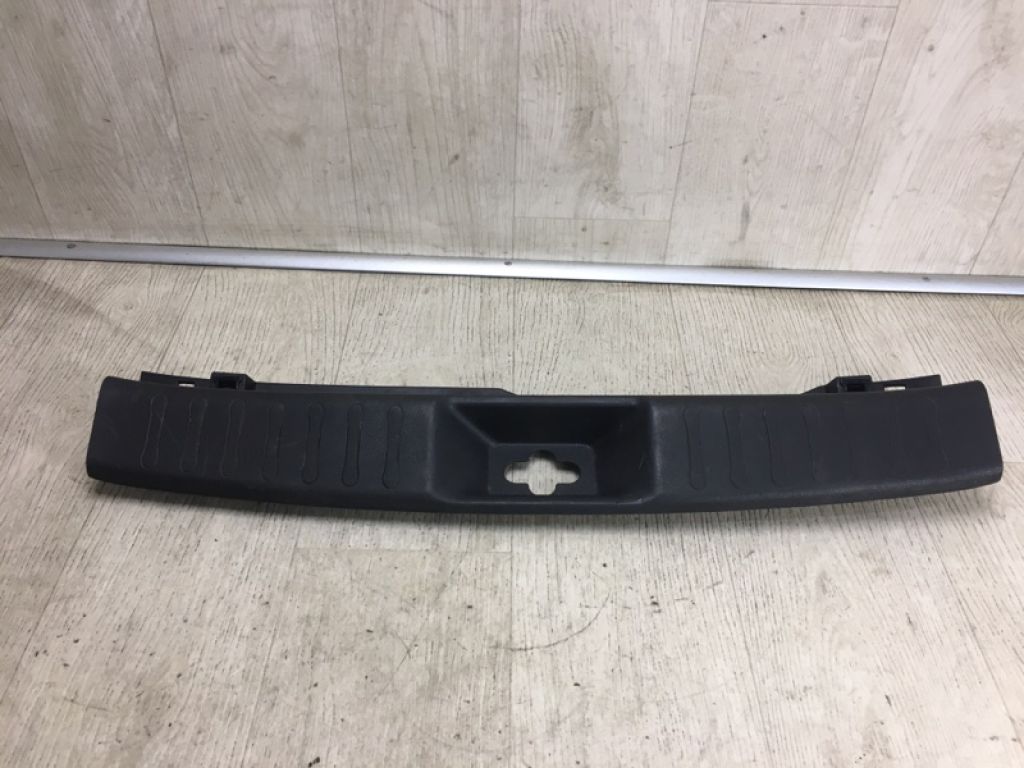 849921KA0A | Накладка на поріг багажника NISSAN JUKE 10-19