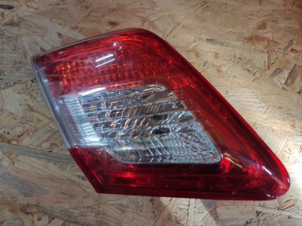 81590-06230 | Ліхтар внутрішній задн. лів. TOYOTA CAMRY 40 06-11