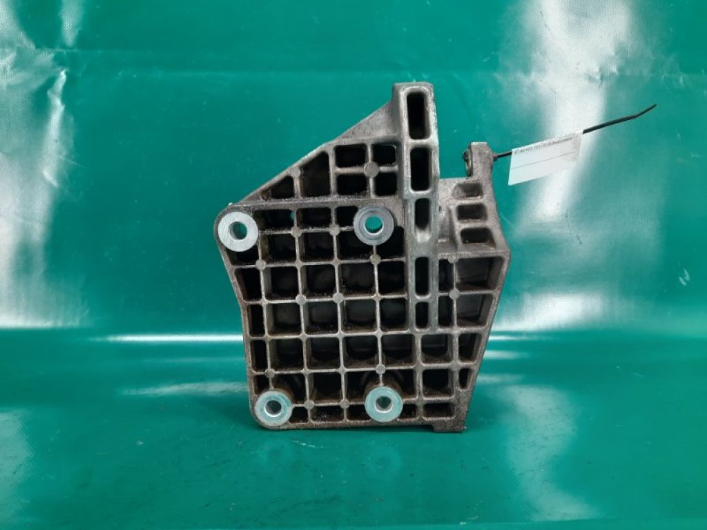 38930-RCA-A01 | Кронштейн компресора кондиціонера ACURA MDX (YD1) 00-06 - Фото 2