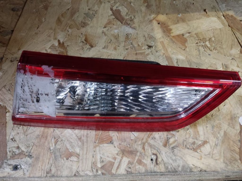81580-06380 | Ліхтар внутрішній задн. прав. TOYOTA CAMRY 50 12-15