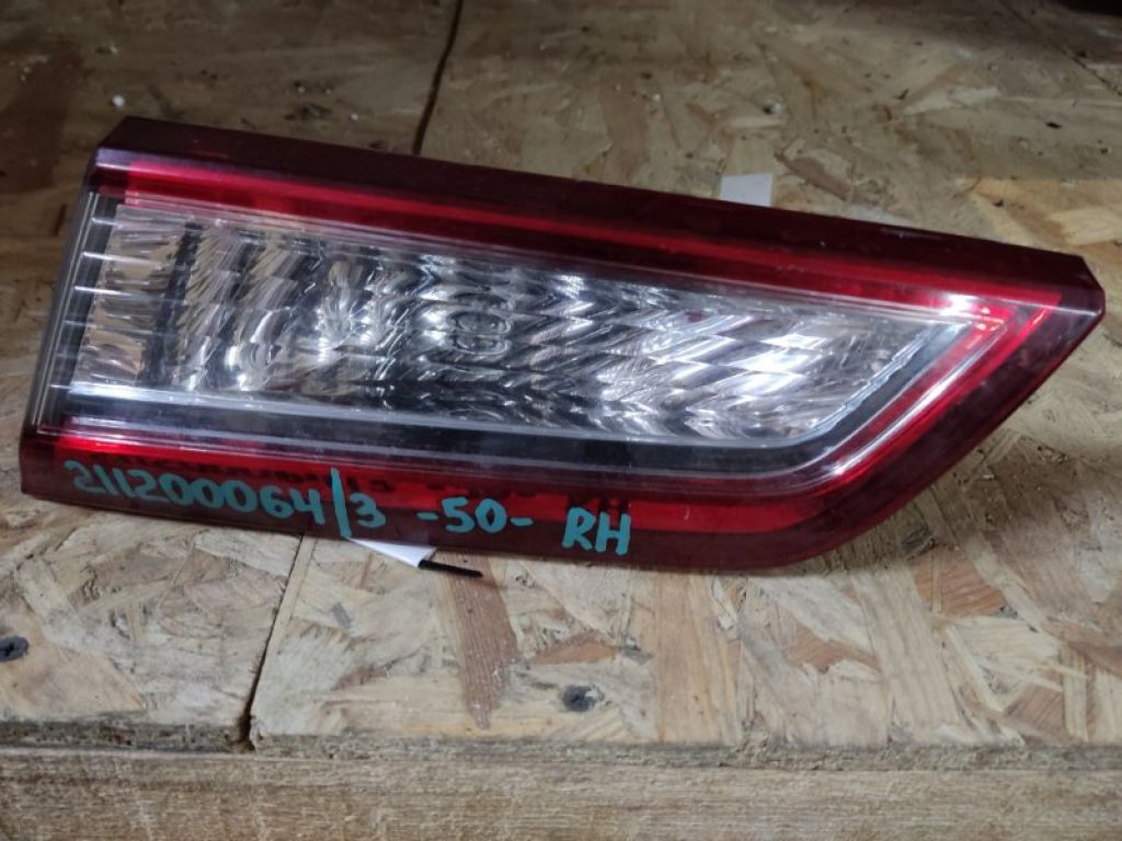 81580-06380 | Фонарь внутренний задн. прав. TOYOTA CAMRY 50 12-15