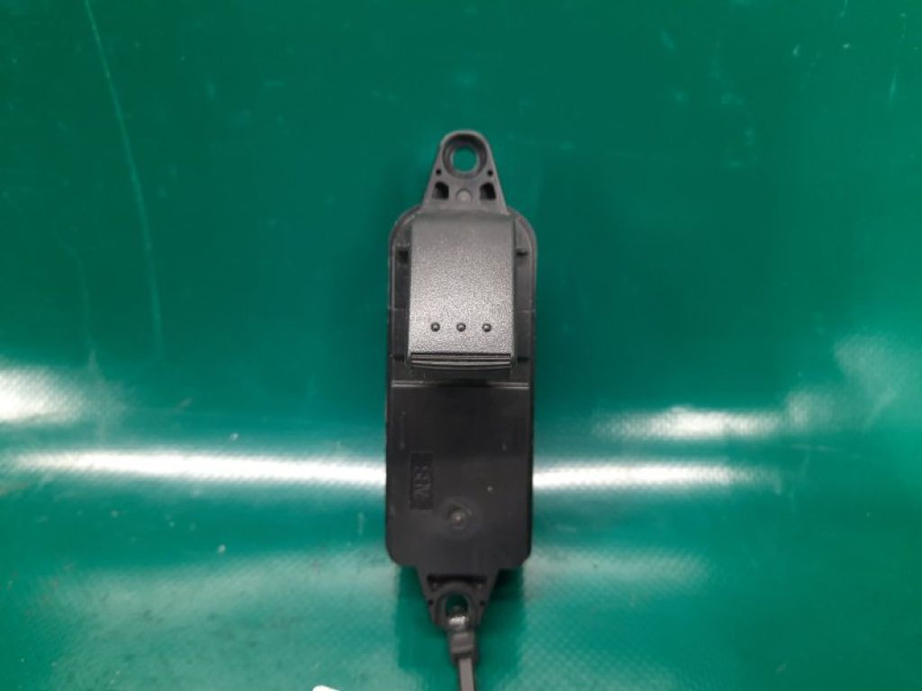 EG23-66-380 | Кнопка стеклоподъемника задн. лев. MAZDA CX-7 06-12