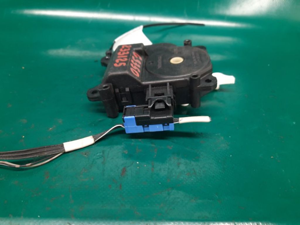 87106-30480 | Моторчик заслінки пічки LEXUS GS350 GS300 05-11 - Фото 3