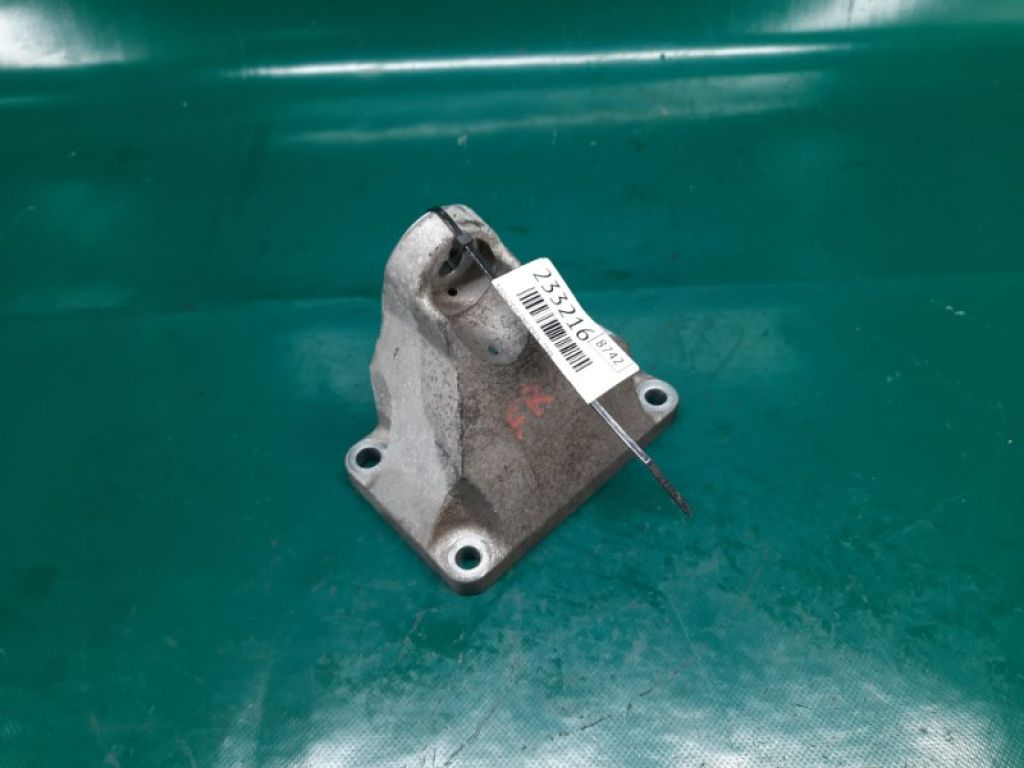 12311-31040 | Кронштейн двигуна прав. LEXUS GS350 GS300 05-11