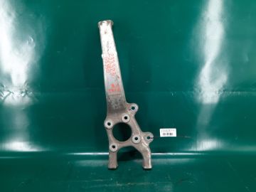 Кулак поворотний передн. прав. LEXUS GS350 GS300 05-11