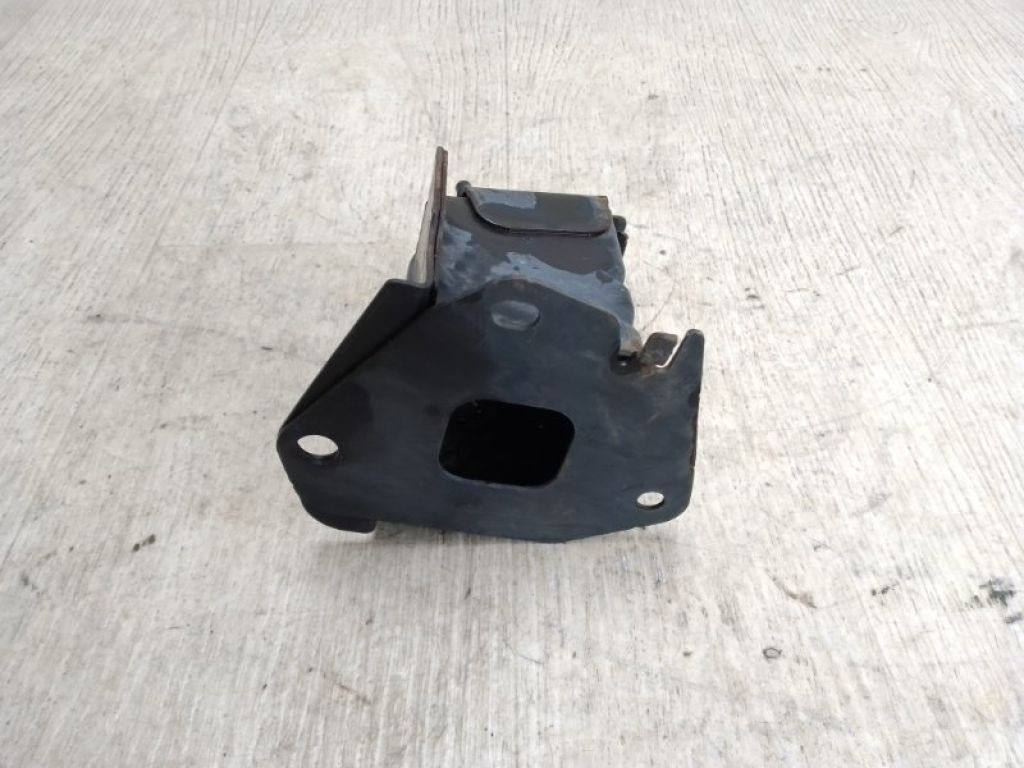85211-JM00A | Кронштейн усилителя заднего бампера лев. NISSAN ROGUE 08-15
