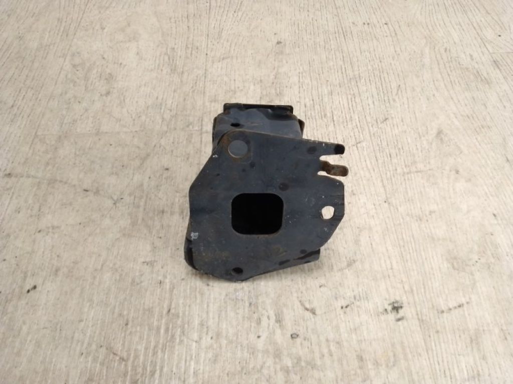 85210-JM00A | Кронштейн усилителя заднего бампера прав. NISSAN ROGUE 08-15