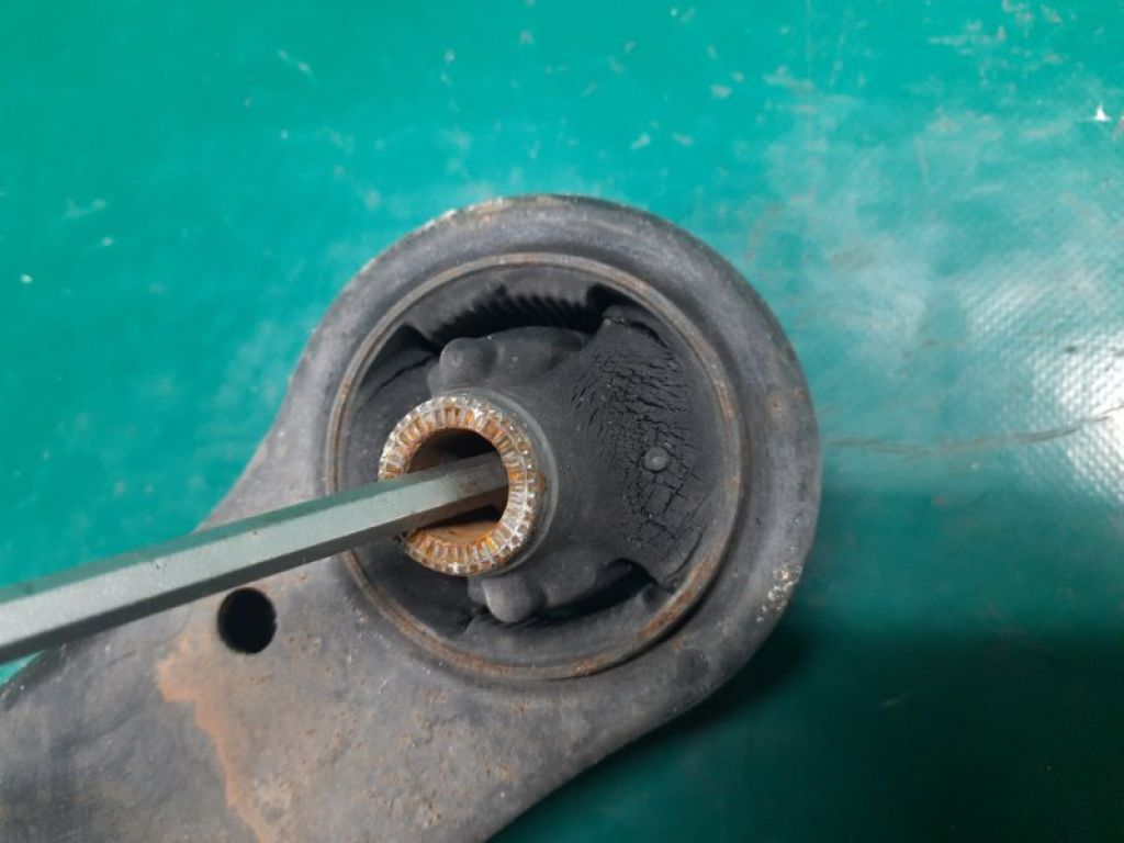 48069-0T011 | Важіль передньої підвіски нижній лів. TOYOTA VENZA 09-16 - Фото 3