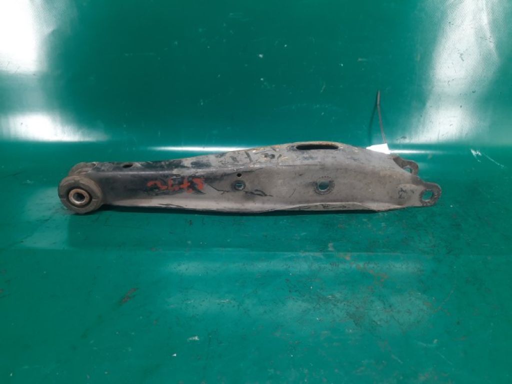 48730-30090 | Важіль задньої підвіски нижній поперечний прав. LEXUS GS350 GS300 05-11