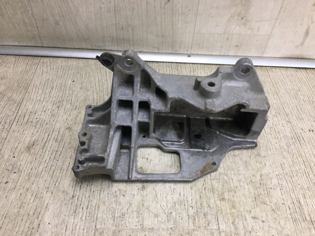 11220-1KF1A | Кронштейн опори двигуна лів. NISSAN JUKE 10-19