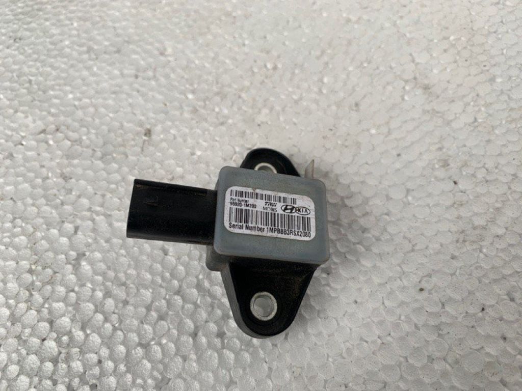 95920-1M200 | Датчик удара передн. прав. HYUNDAI SONATA YF 10-14