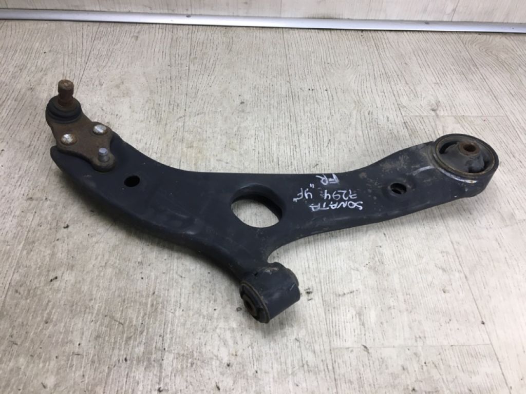 545013S200 | Важіль передньої підвіски нижній прав. HYUNDAI SONATA YF 10-14