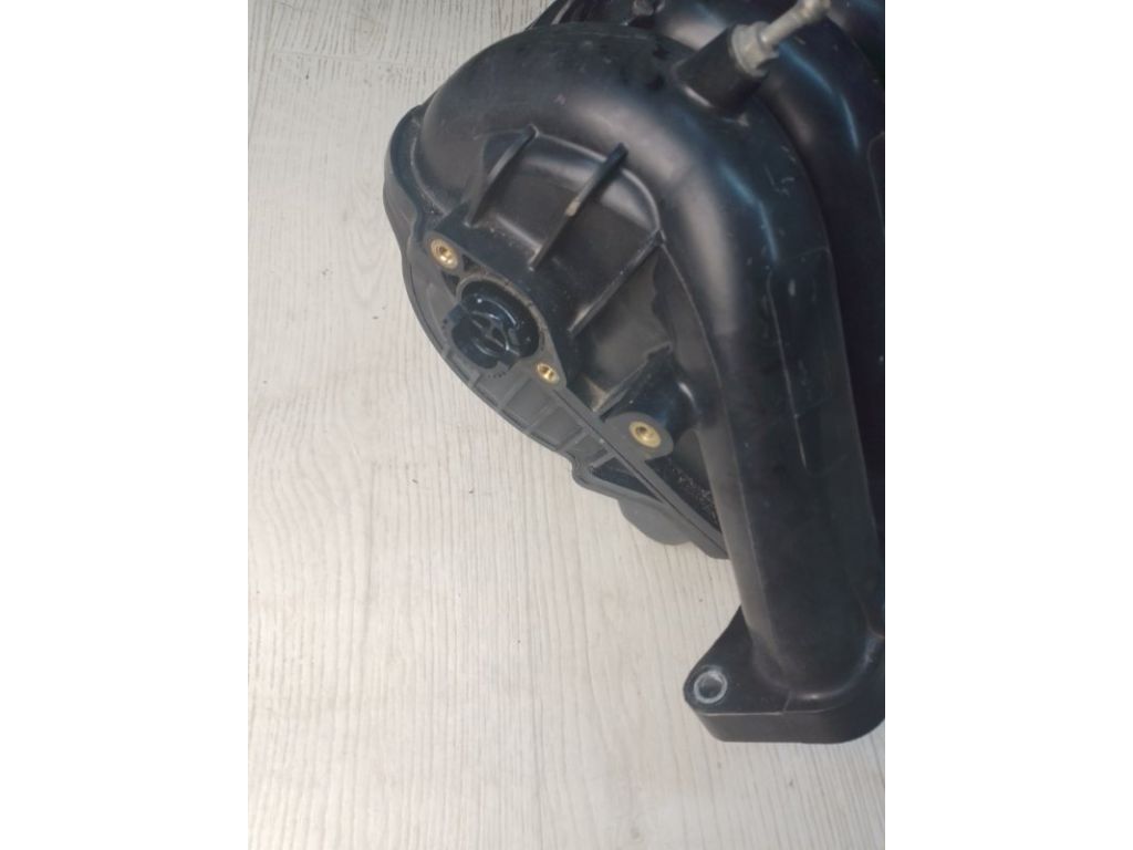 13110-57L10 | Колектор впускний SUZUKI KIZASHI 09-14 - Фото 3