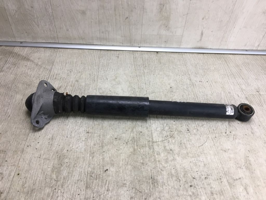 561 513 049 C | Амортизатор задн. VOLKSWAGEN PASSAT B8 14-