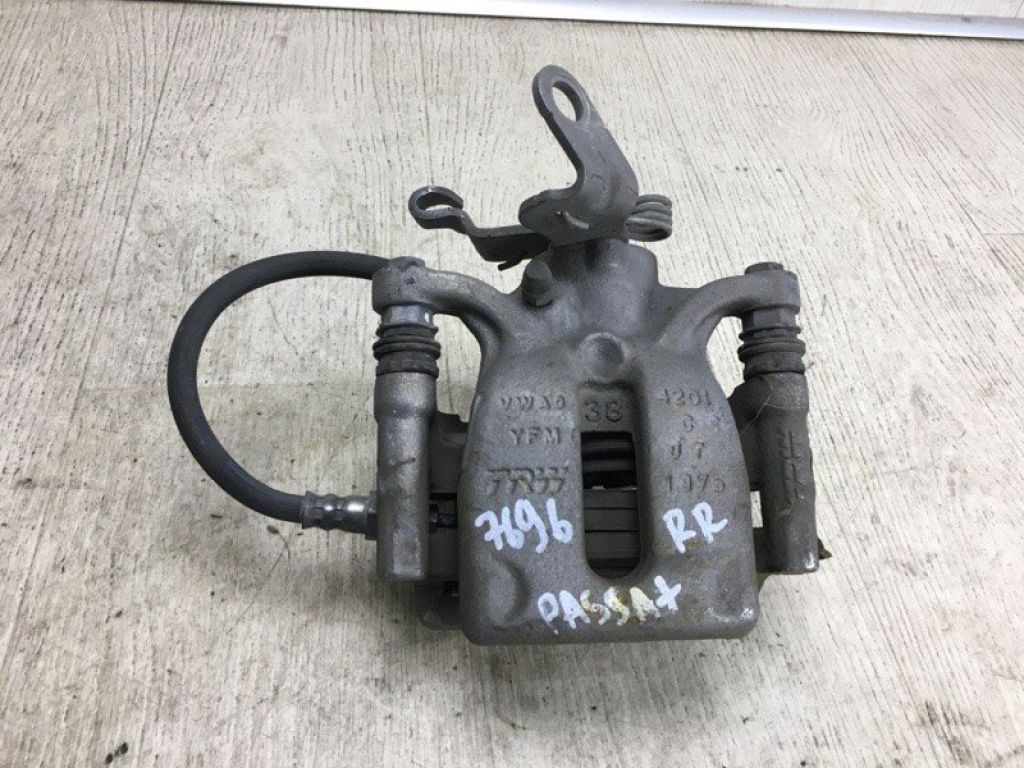 5QM 615 424 A | Суппорт тормозной задн. прав. VOLKSWAGEN PASSAT B8 14-